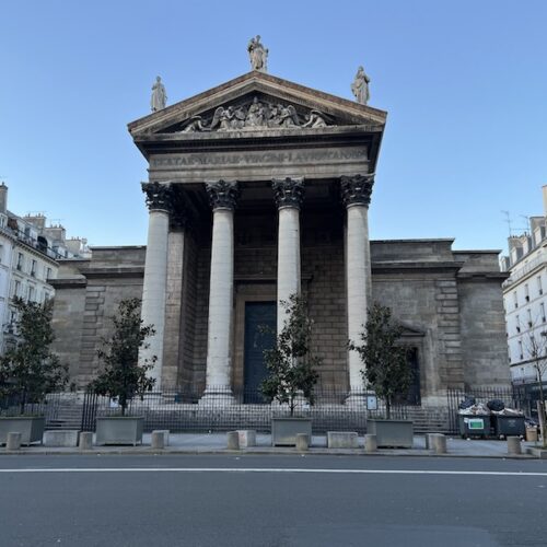 Façade néo-classique de l'église Notre-Dame-de-Lorette