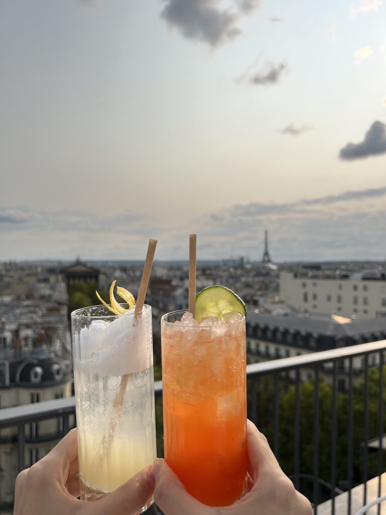 Cocktails sur fond de Tour Eiffel