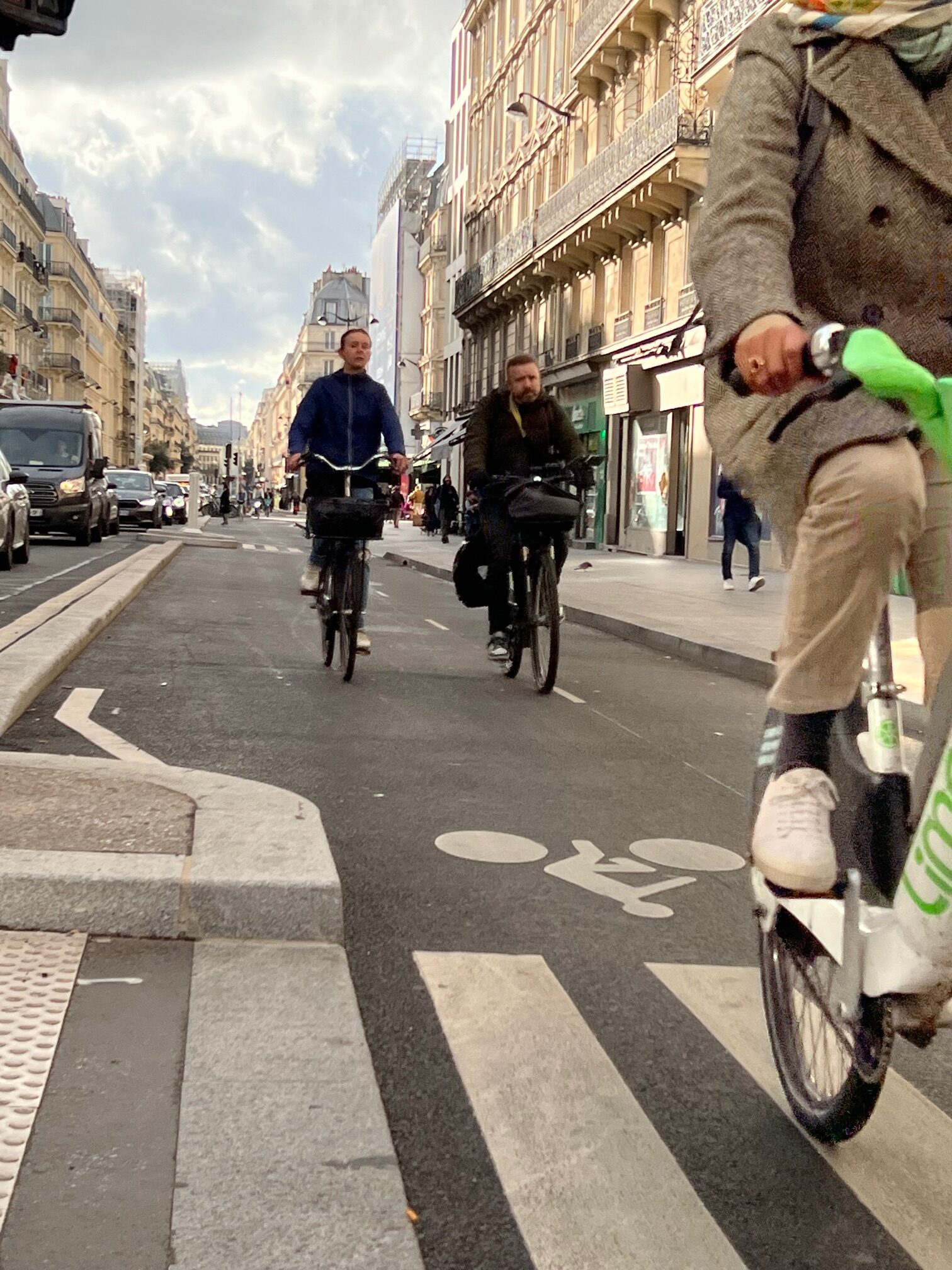 Piste cyclable à double-sens rue La Fayette