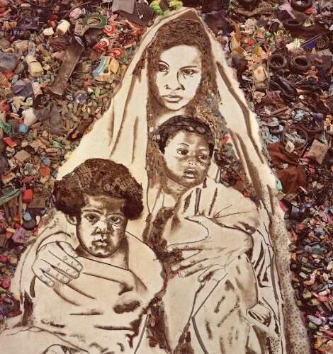 Photo de Vik Muniz présentant une femme et ses deux enfants entourés de déchets de plastique