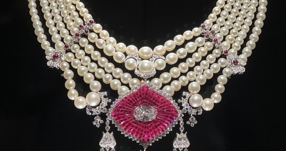 Collier "Cadeau Impérial" de Van Cleef & Arpel, perles fines, rubis, diamants or banc or rose