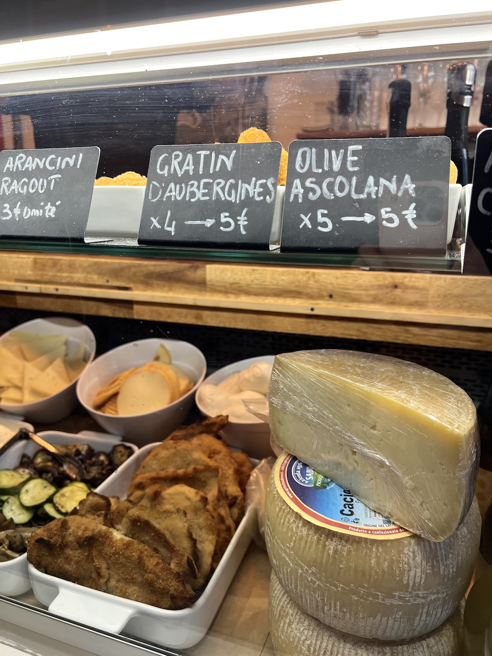 Fromage italien et préparation maison pour garnir les focaccia