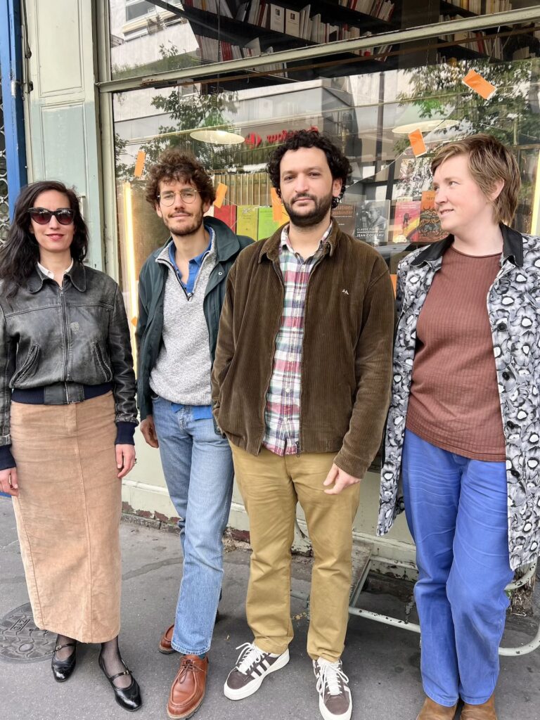 Une partie des membres du collectif autour de José Ameur, le libraire devant la librairie Vendredi
