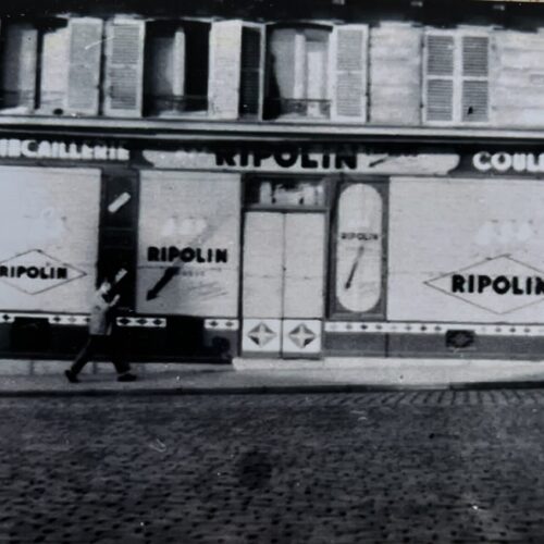 Ancienne vitrine de la quincaillerie avant les travaux