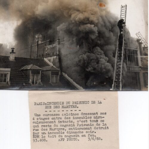 Photo et dépêche AFP de l'incendie du Prisunic, rue des Martyrs, le 3 juin 1968.