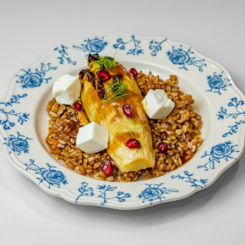 Endive caramélisée à l'orange, petit épeautre, feta, grenade