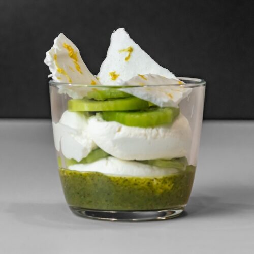 Kiwi, meringue citron, crème fouettée vanille, coulis kiwi-menthe
