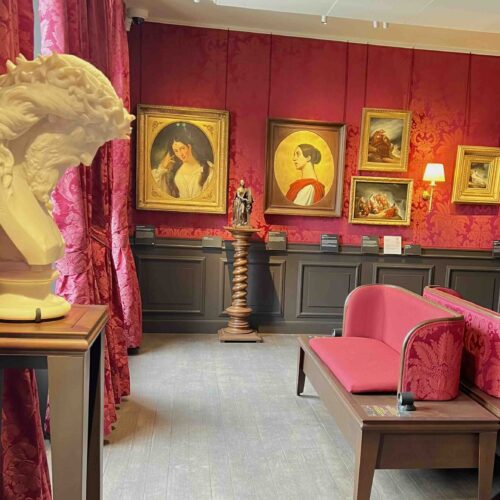 Salon rouge du musée de la vie romantique : explosion de sentiments