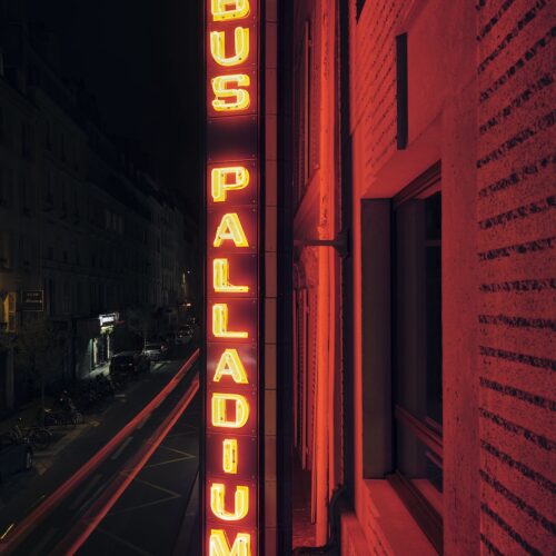 Enseigne néon du Bus Palladium